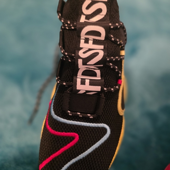 Adidas - Picture 5 of 12